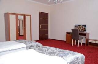 Отель Гостиница Амбианс Баку Стандартный трехместный номер-1